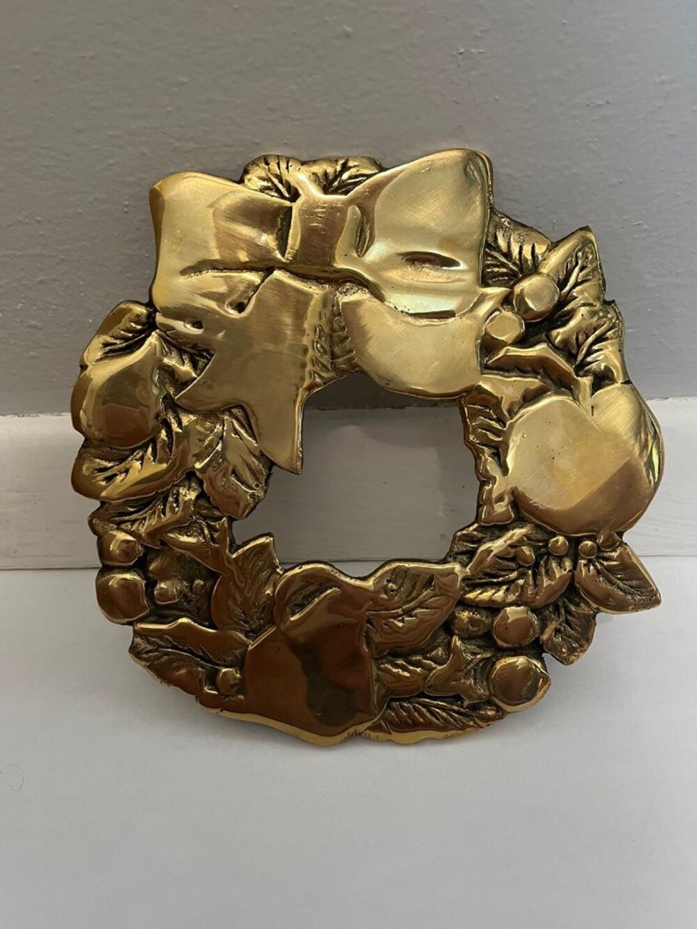 Vintage 1981 Rubel Solid Brass Christmas Wreath Trivet/Decorative Hot Plate Pad